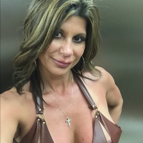 I love bargains & great clothing - Posh Ambassador - Picture 2 of 6